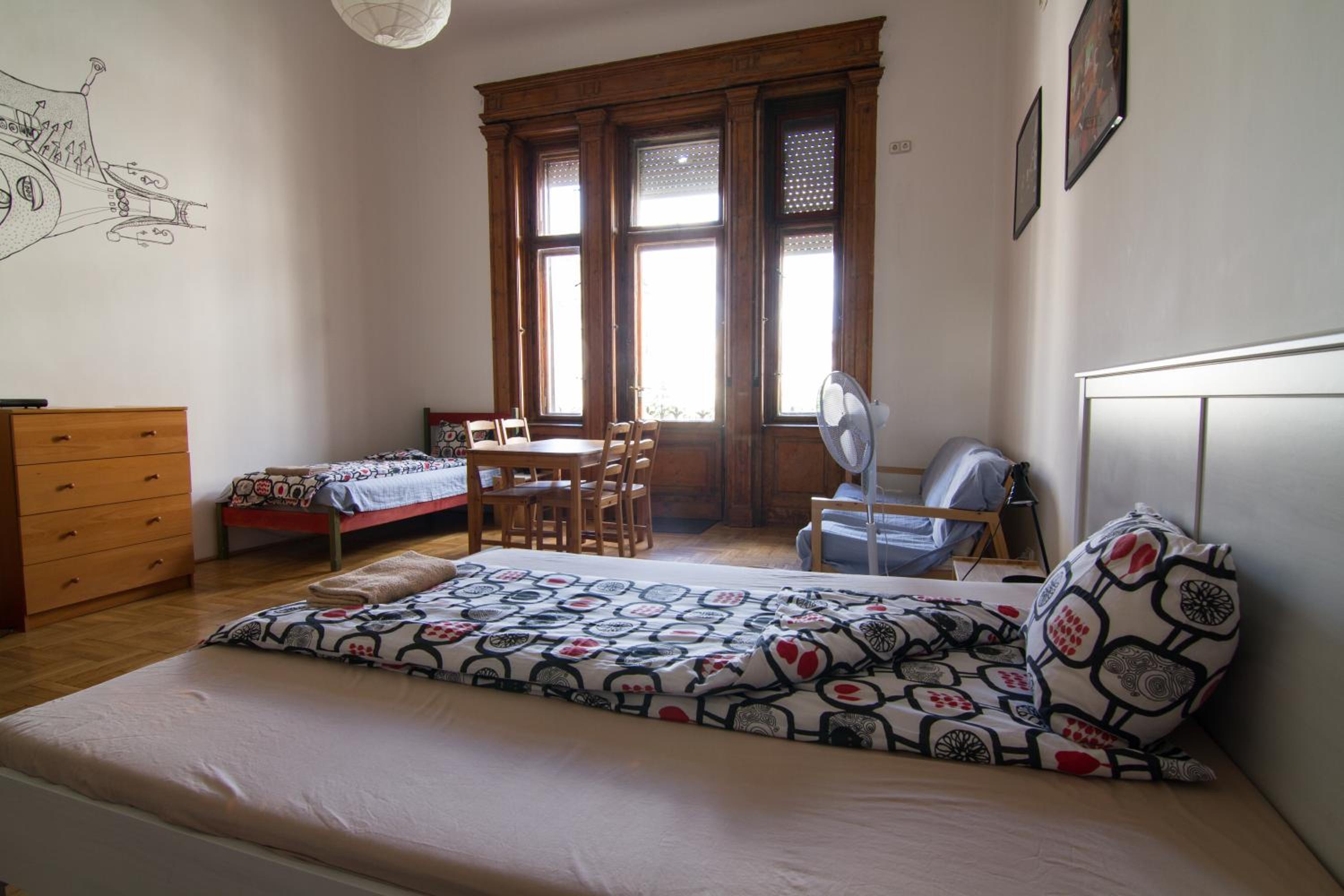 Pal's Hostel and Apartments