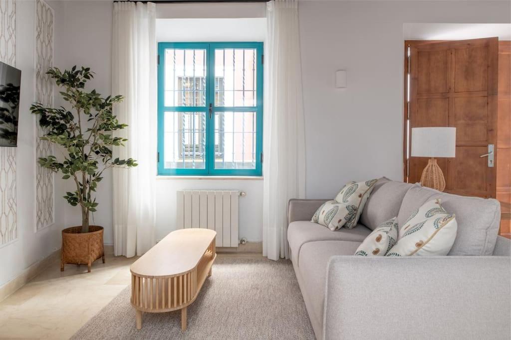 Alhondiga City Center Private House by Valcambre