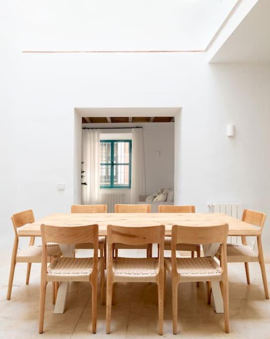 Alhondiga City Center Private House by Valcambre
