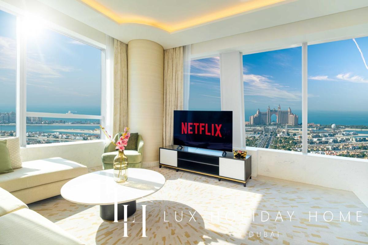LUX Iconic Views at The Palm Tower Suite 7