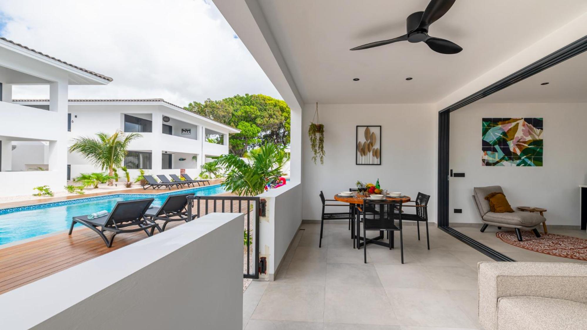 Palm Suite - Newly constructed poolside apartment just minutes from the beach