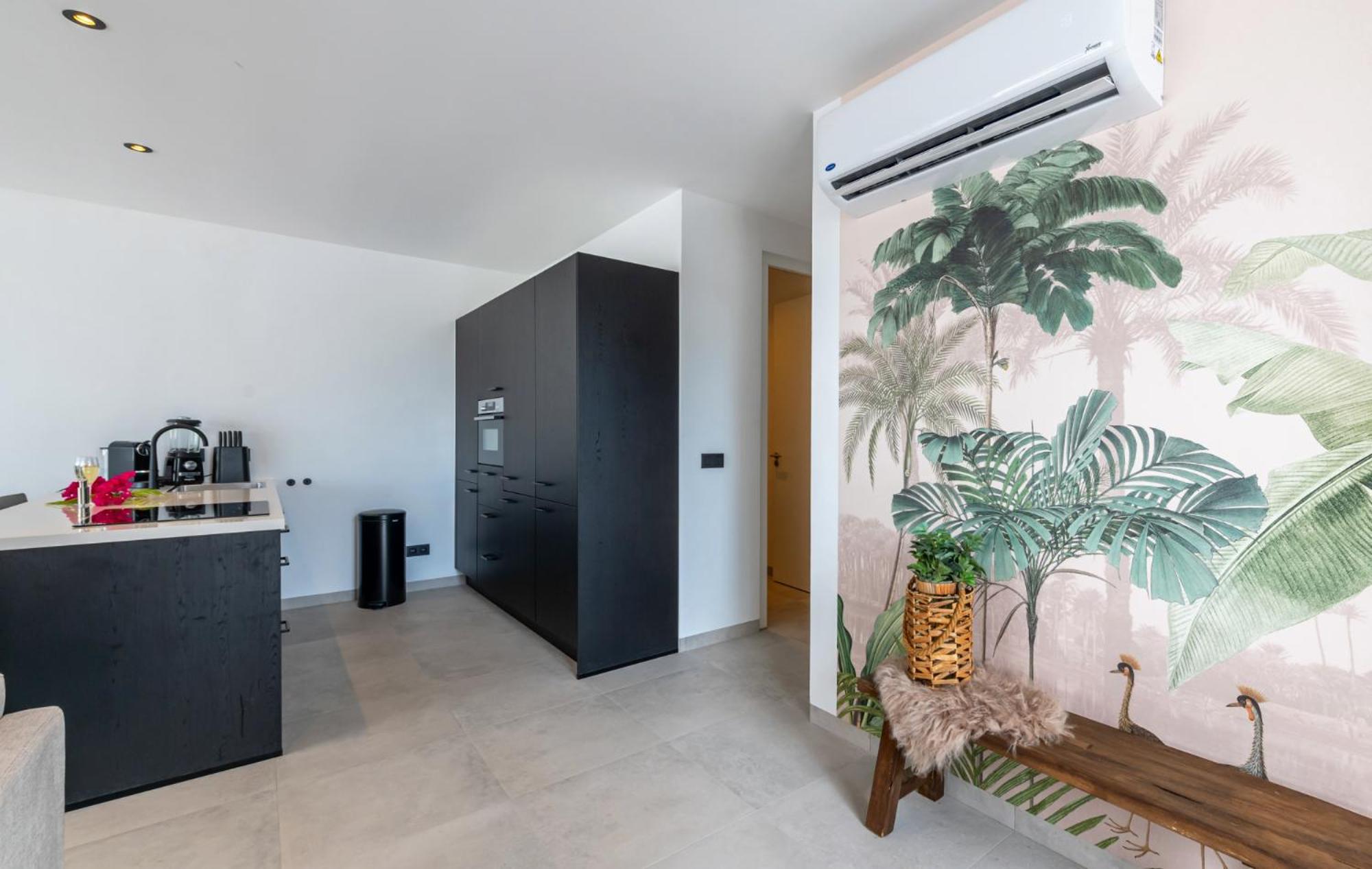 Palm Suite - Newly constructed poolside apartment just minutes from the beach