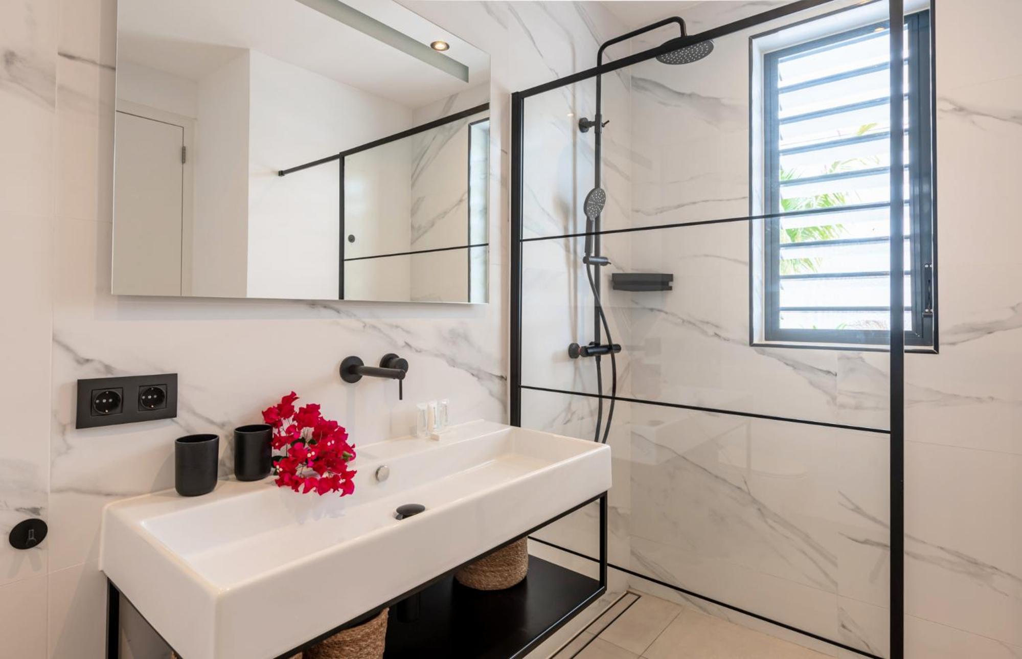 Palm Suite - Newly constructed poolside apartment just minutes from the beach