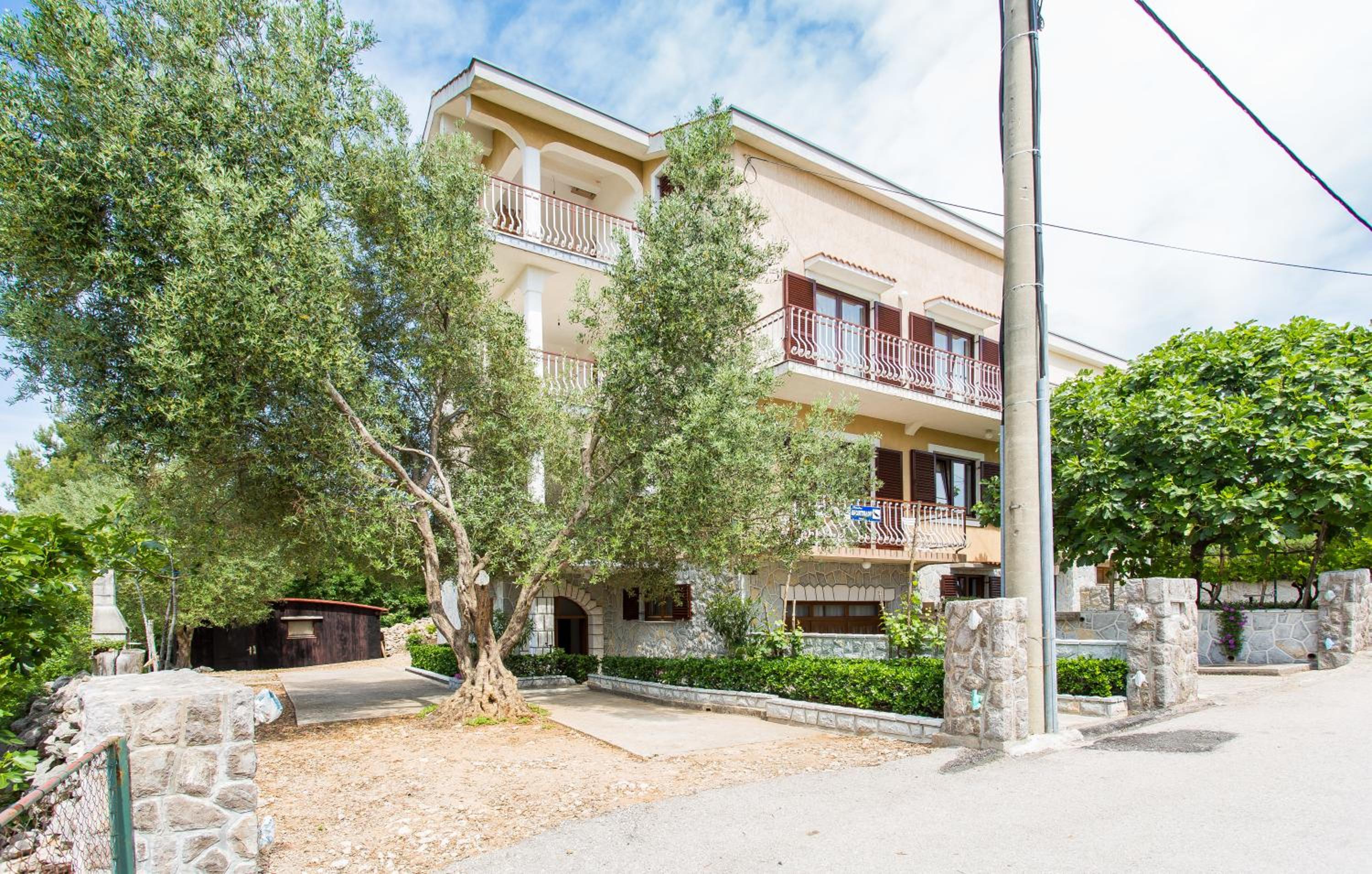 Apartments Vrban view 2