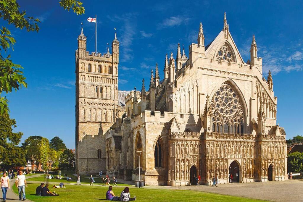 Stunning 2 bed apartment, in the heart of Exeter! view 2