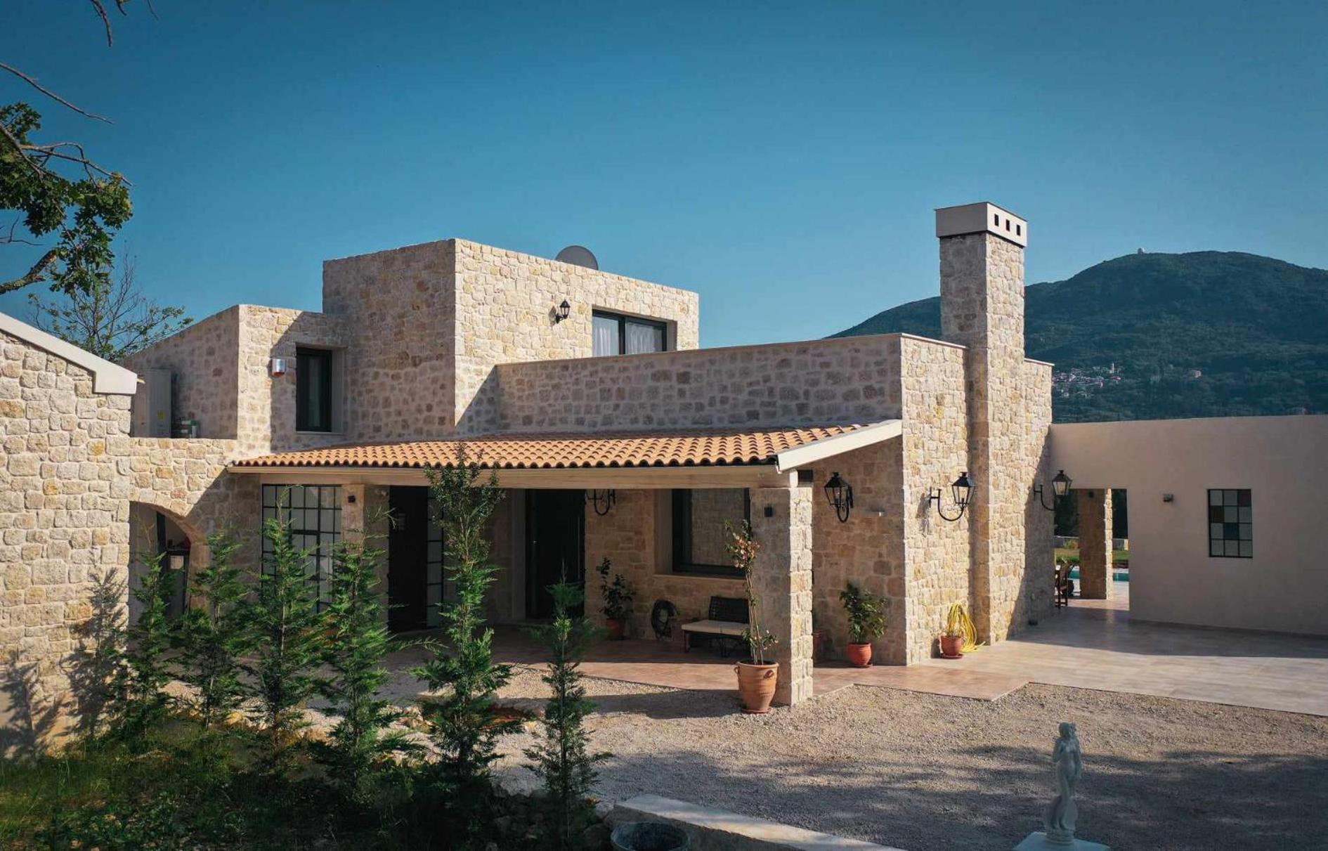 Villa Stratos Corfu -private pool and hot tub view 5