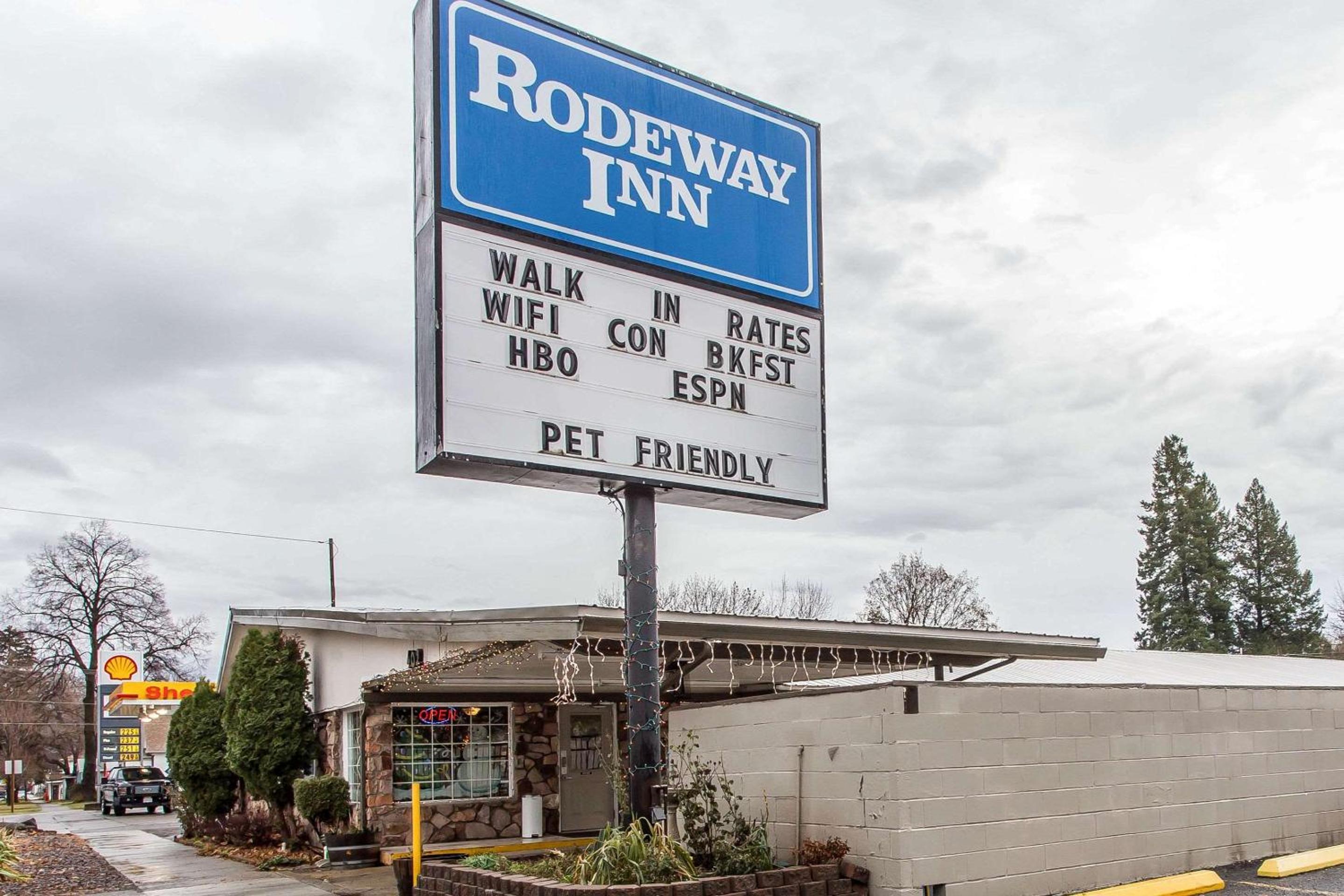 La Grande Vacations - Rodeway Inn - Property Image 1