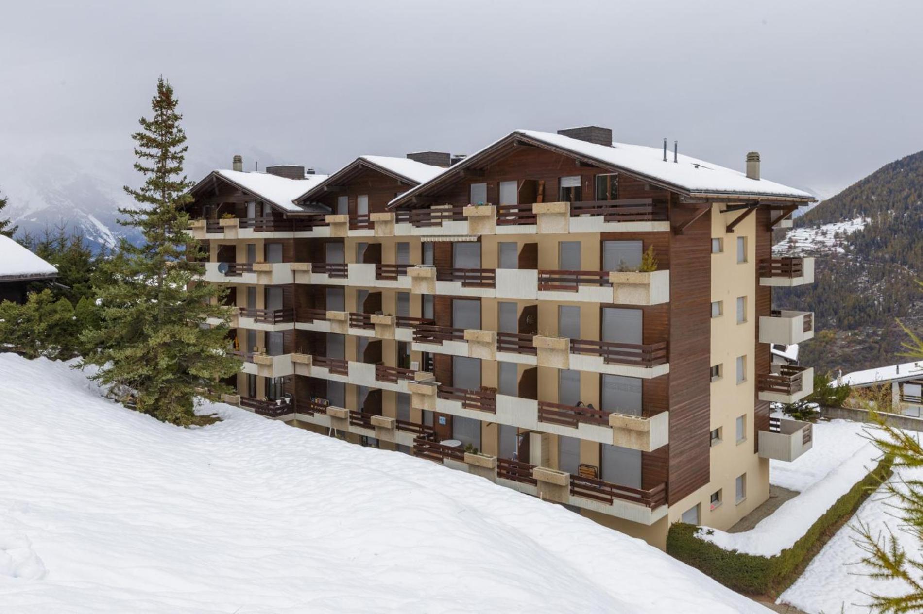 La Foret 42 2 bedroom apartment with parking and sauna
