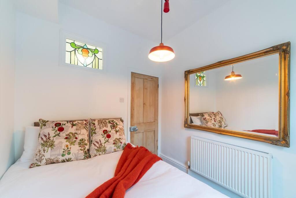 Family Stay By Sefton Park & Lark Lane Parking view 3