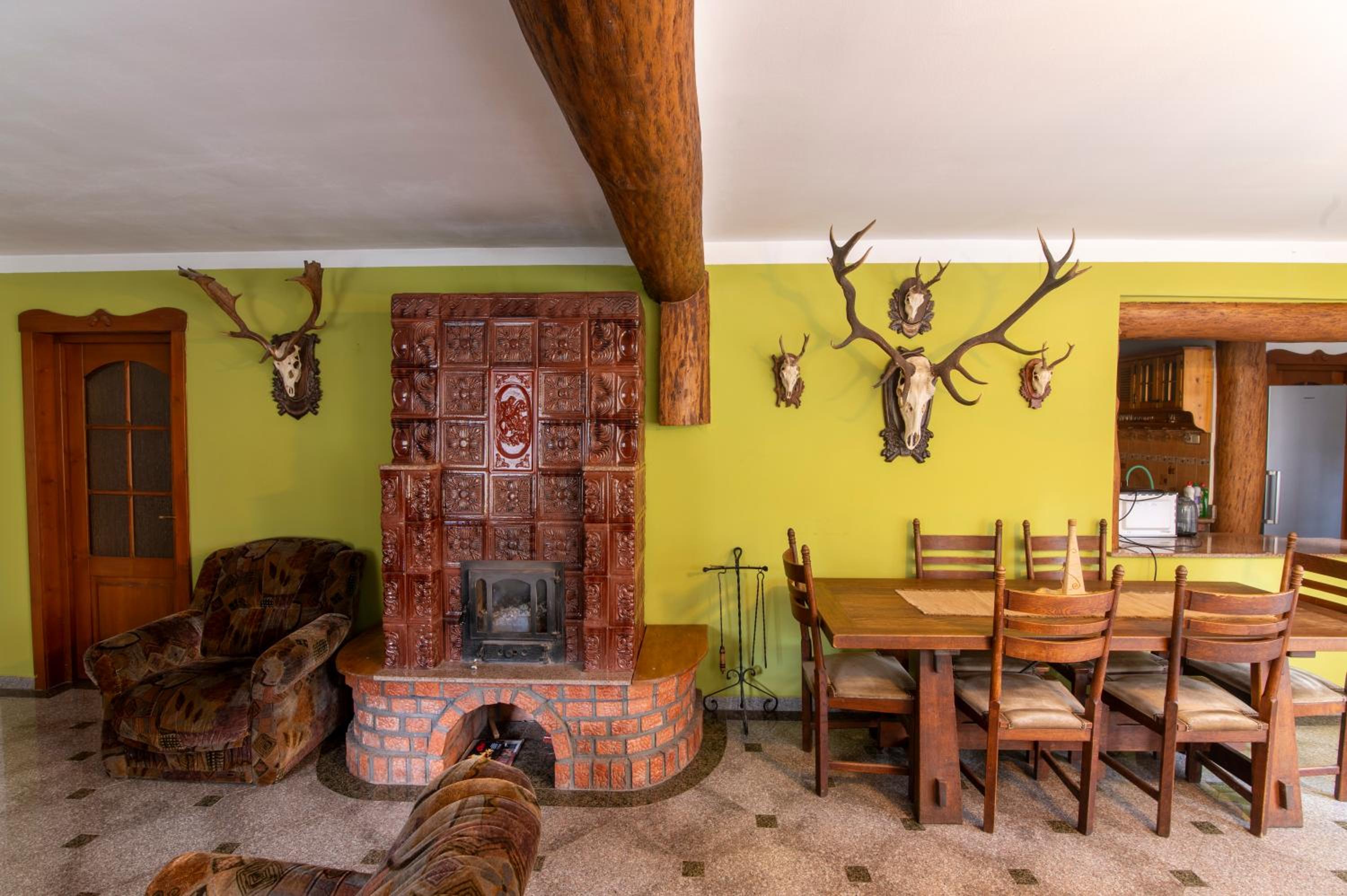 Esigman - log cabin in Transylvania view 2