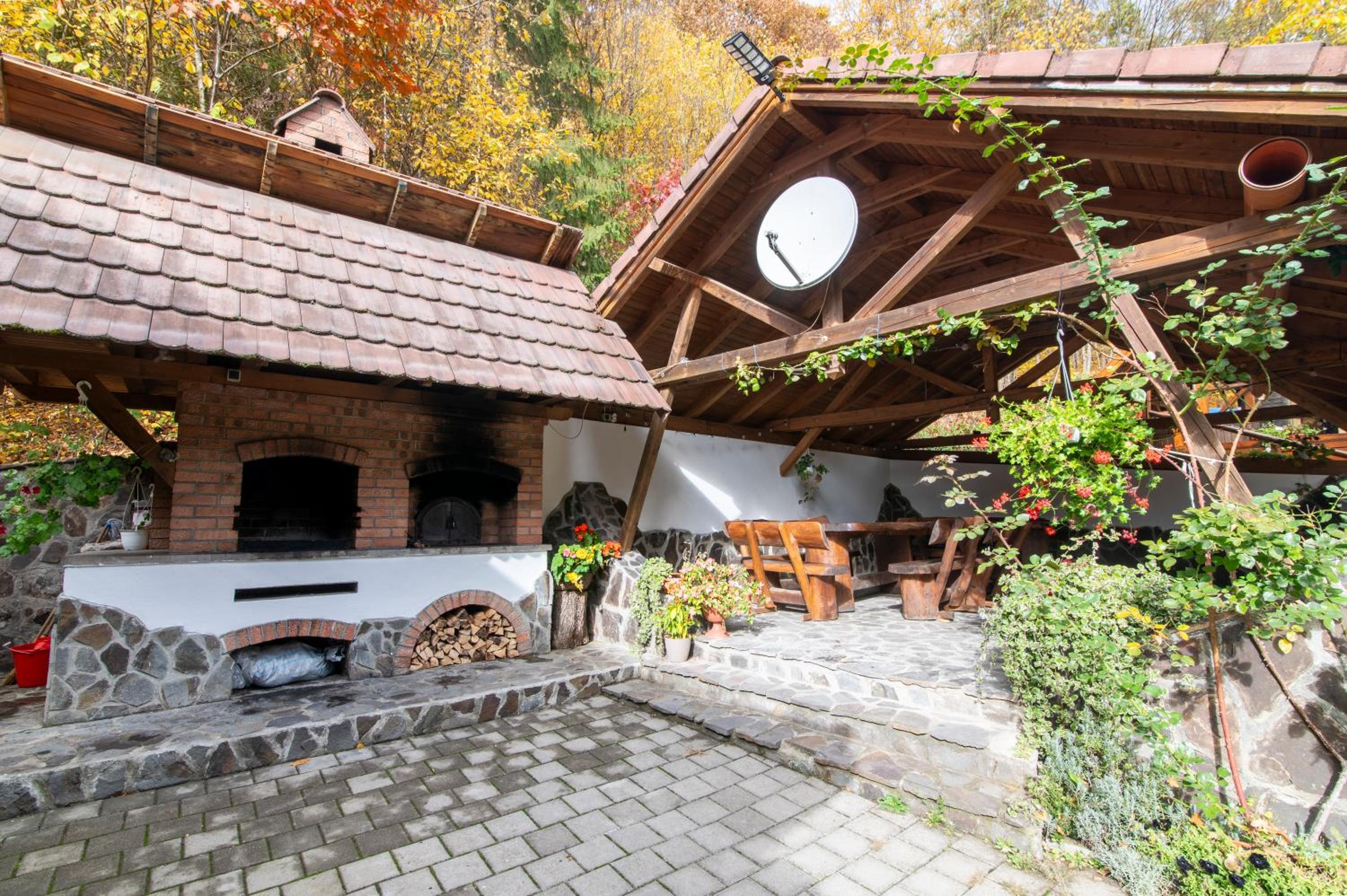 Esigman - log cabin in Transylvania view 5