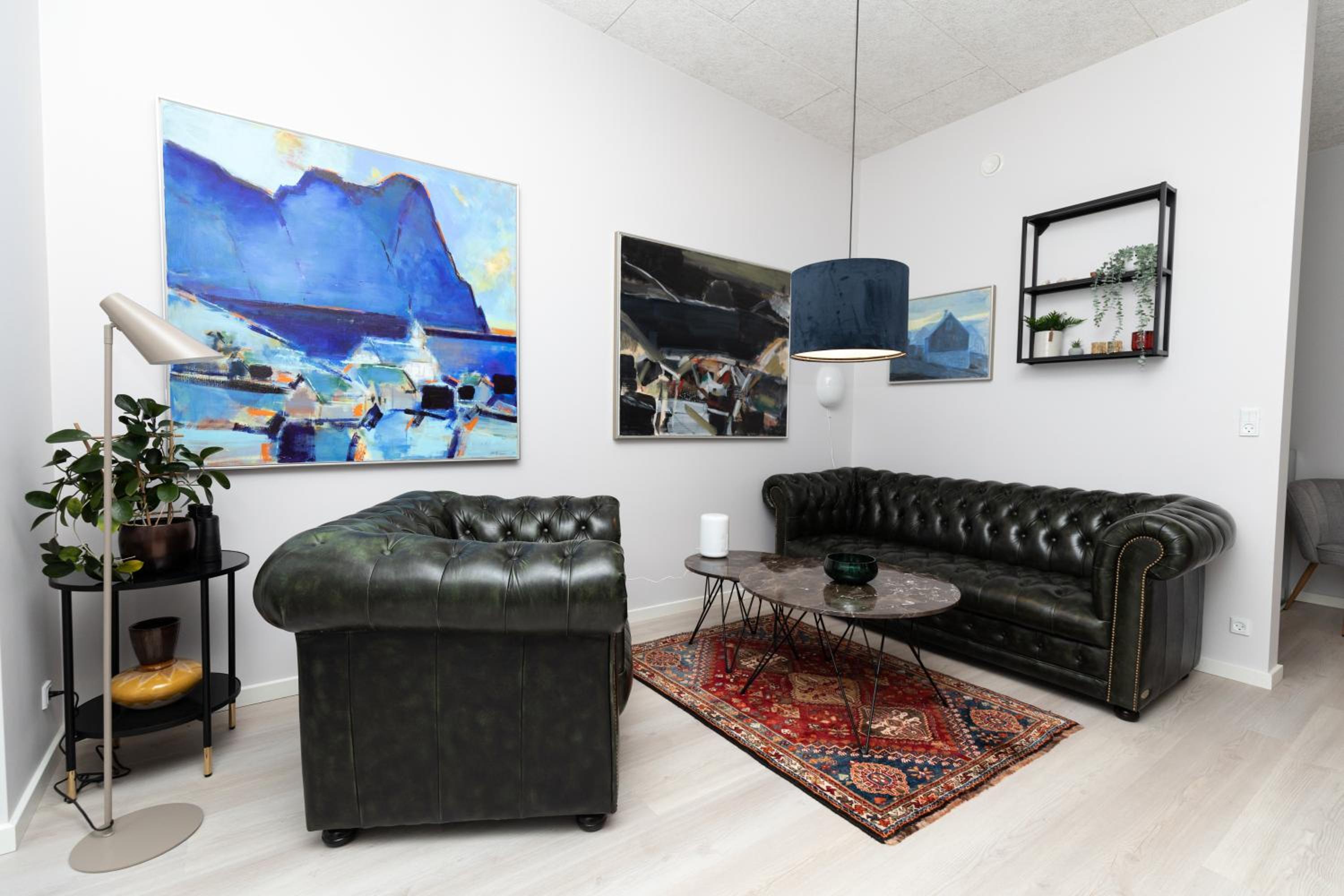Charming Artistic Retreat - Panoramic View