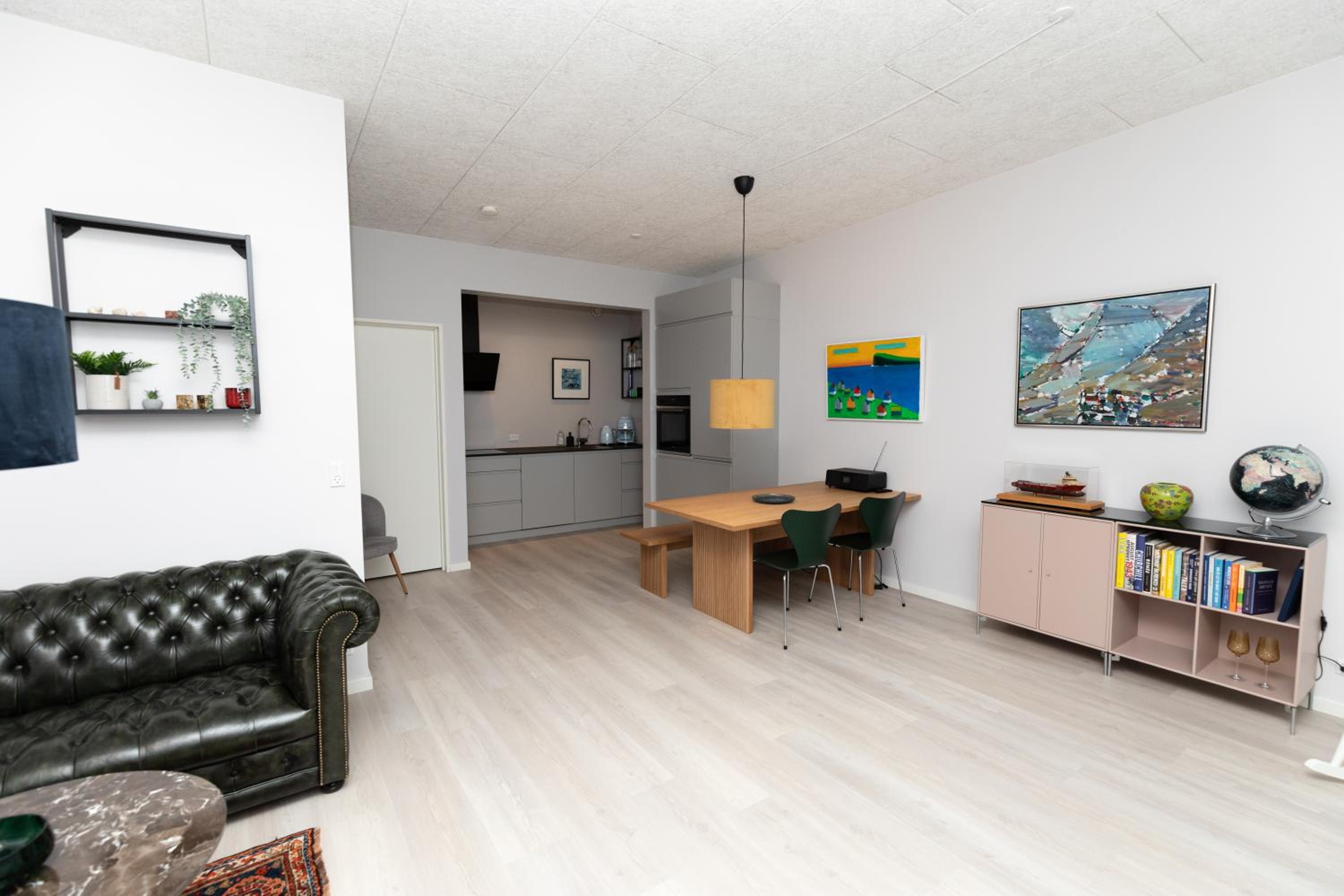 Charming Artistic Retreat - Panoramic View