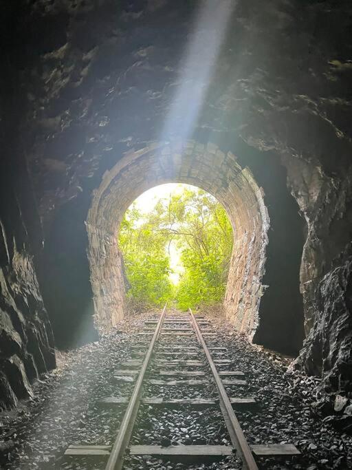 Chalé com excelente área de lazer e bem localizado