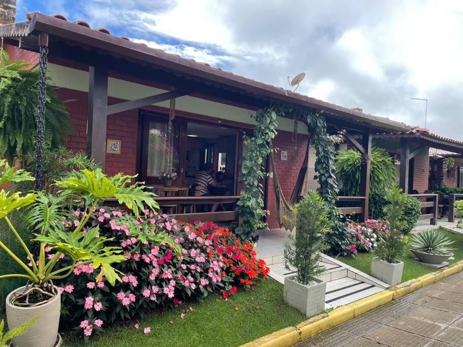 Chalé com excelente área de lazer e bem localizado