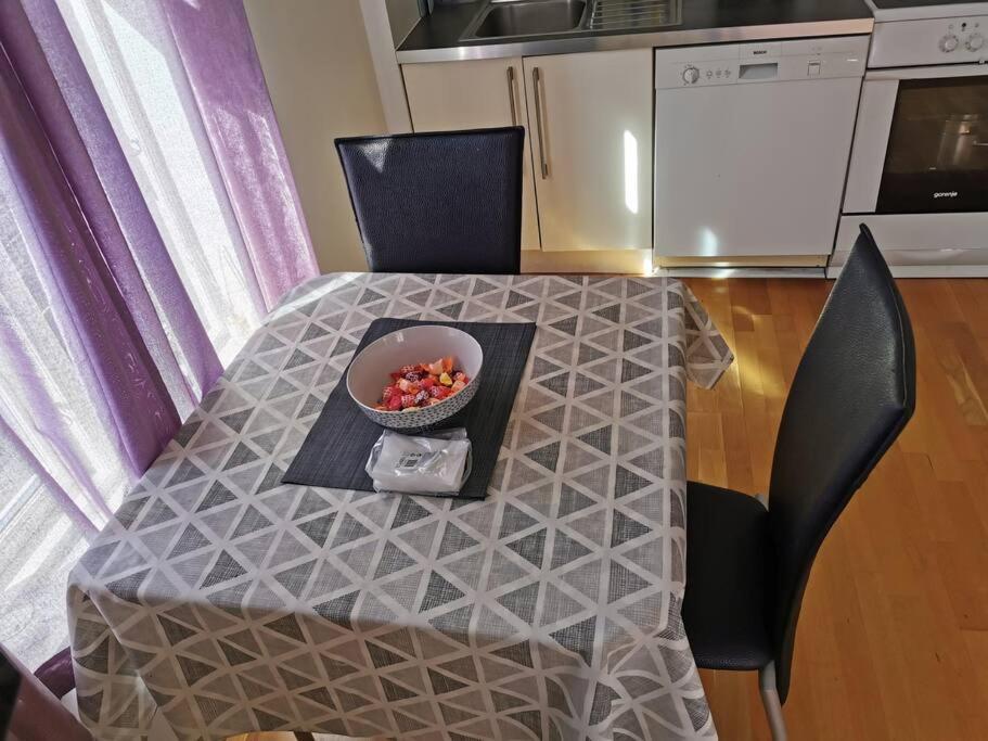 Nice 1-bedroom apartment in Heart of the City view 5