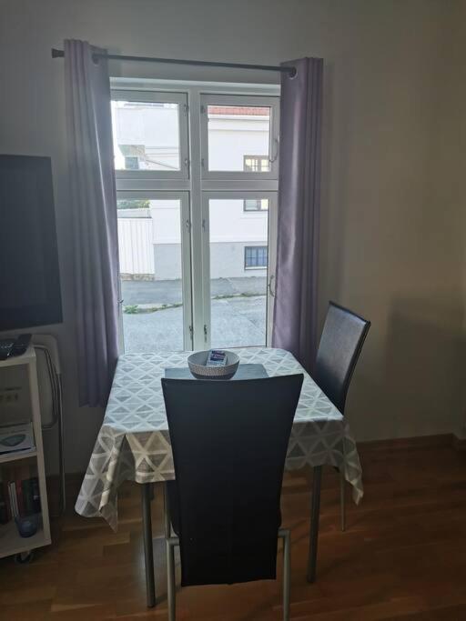 Nice 1-bedroom apartment in Heart of the City view 4
