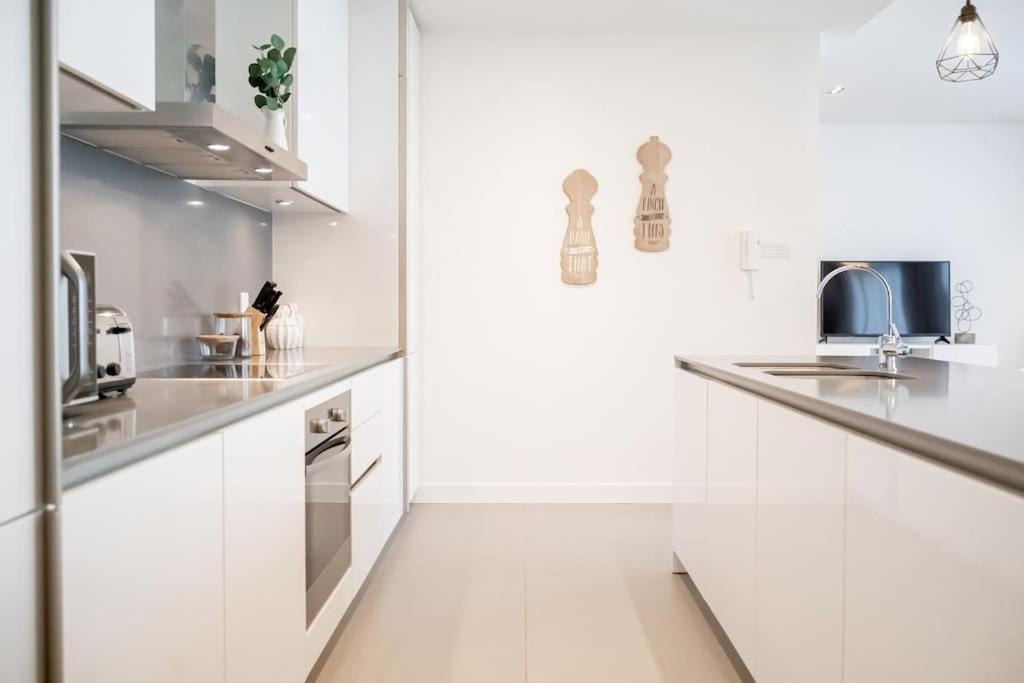 HiGuests - Magnificent Apt with Panoramic Views All Around