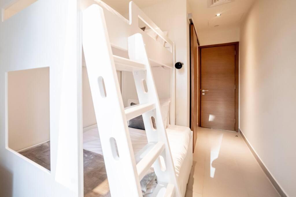 HiGuests - Magnificent Apt with Panoramic Views All Around