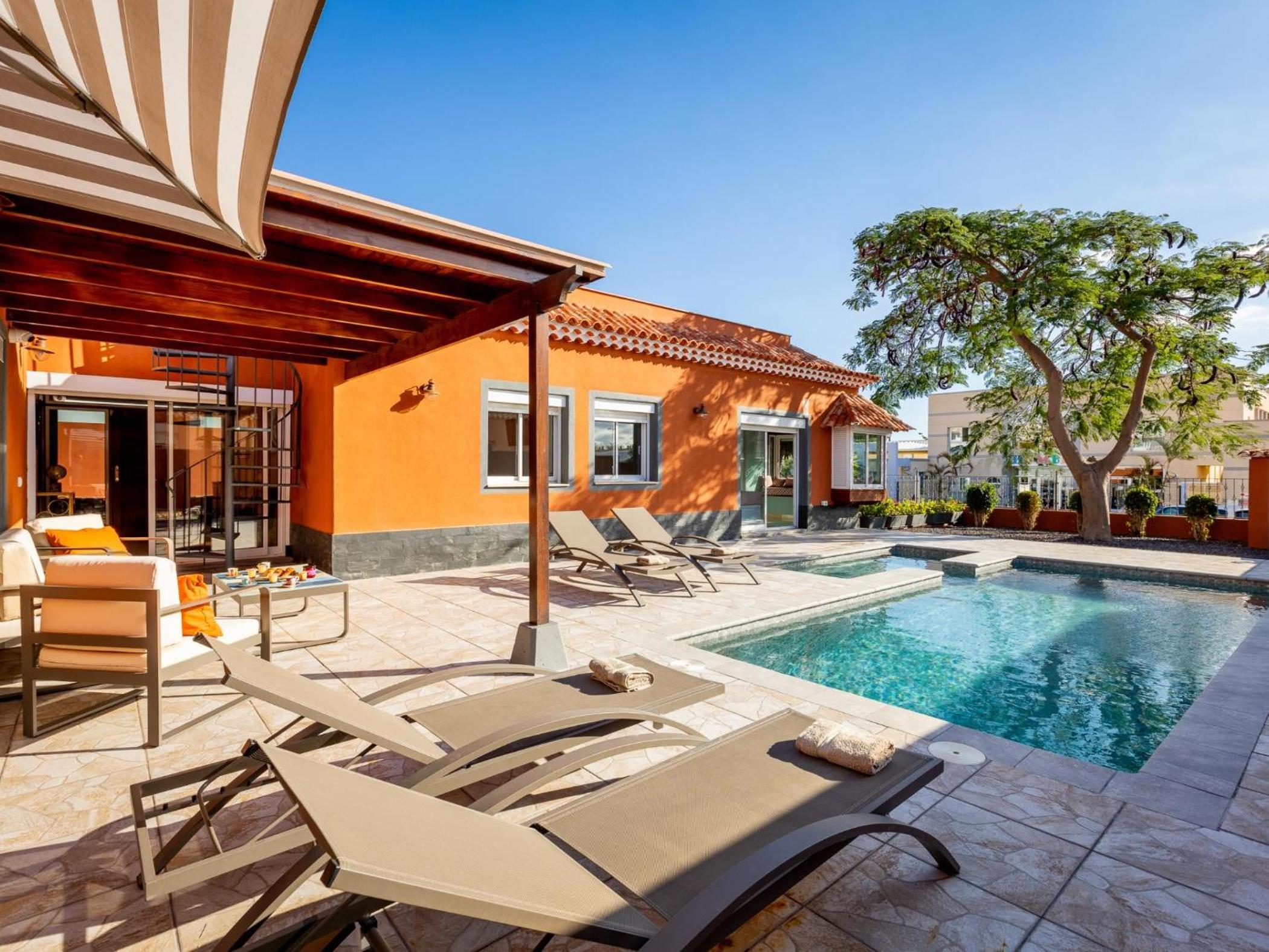Elegant Villa Paola Private Heated Pool
