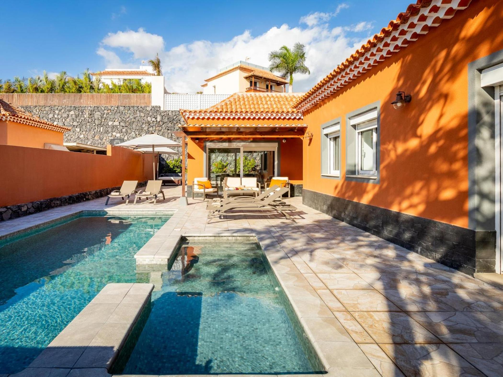 Elegant Villa Paola Private Heated Pool