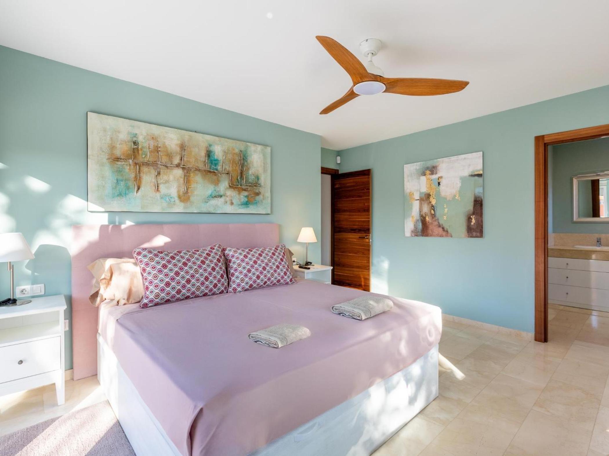 Elegant Villa Paola Private Heated Pool