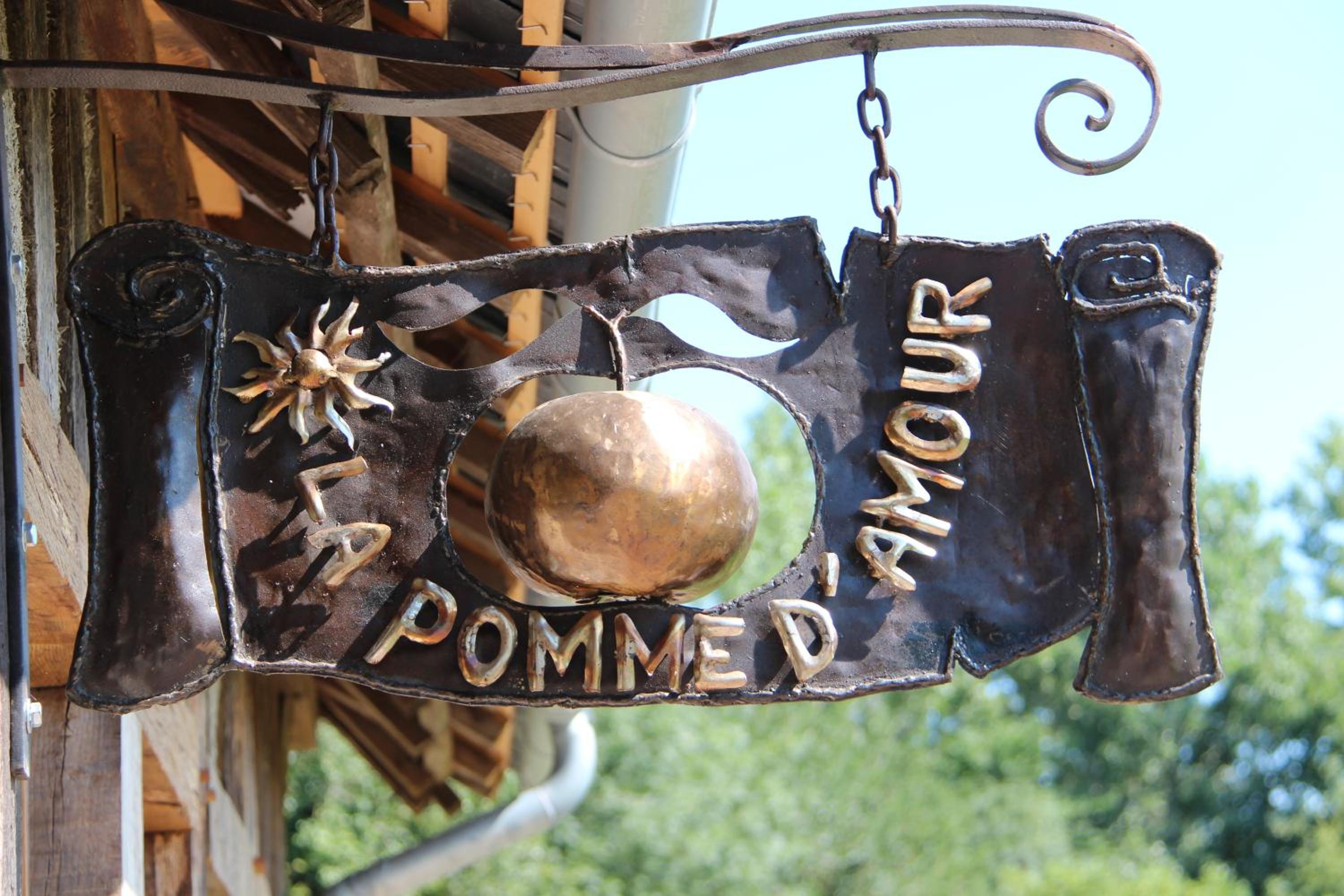 La Pomme d'Amour view 3