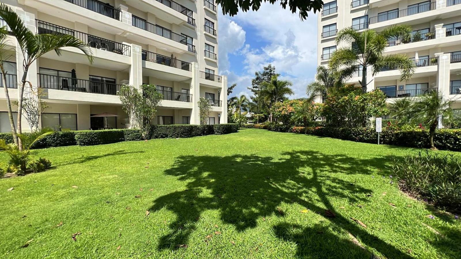 Private Modern Condo by Jac Beach