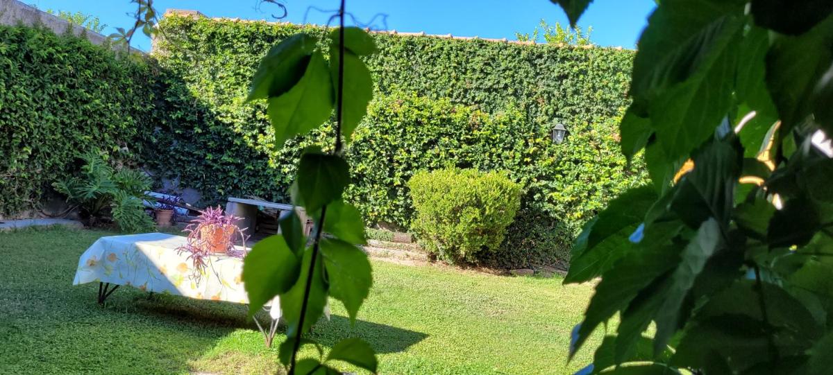 OASIS I Las Moras con cochera y jardín