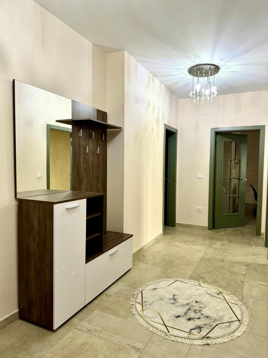 In City Centre DeLux Apartment photo 4