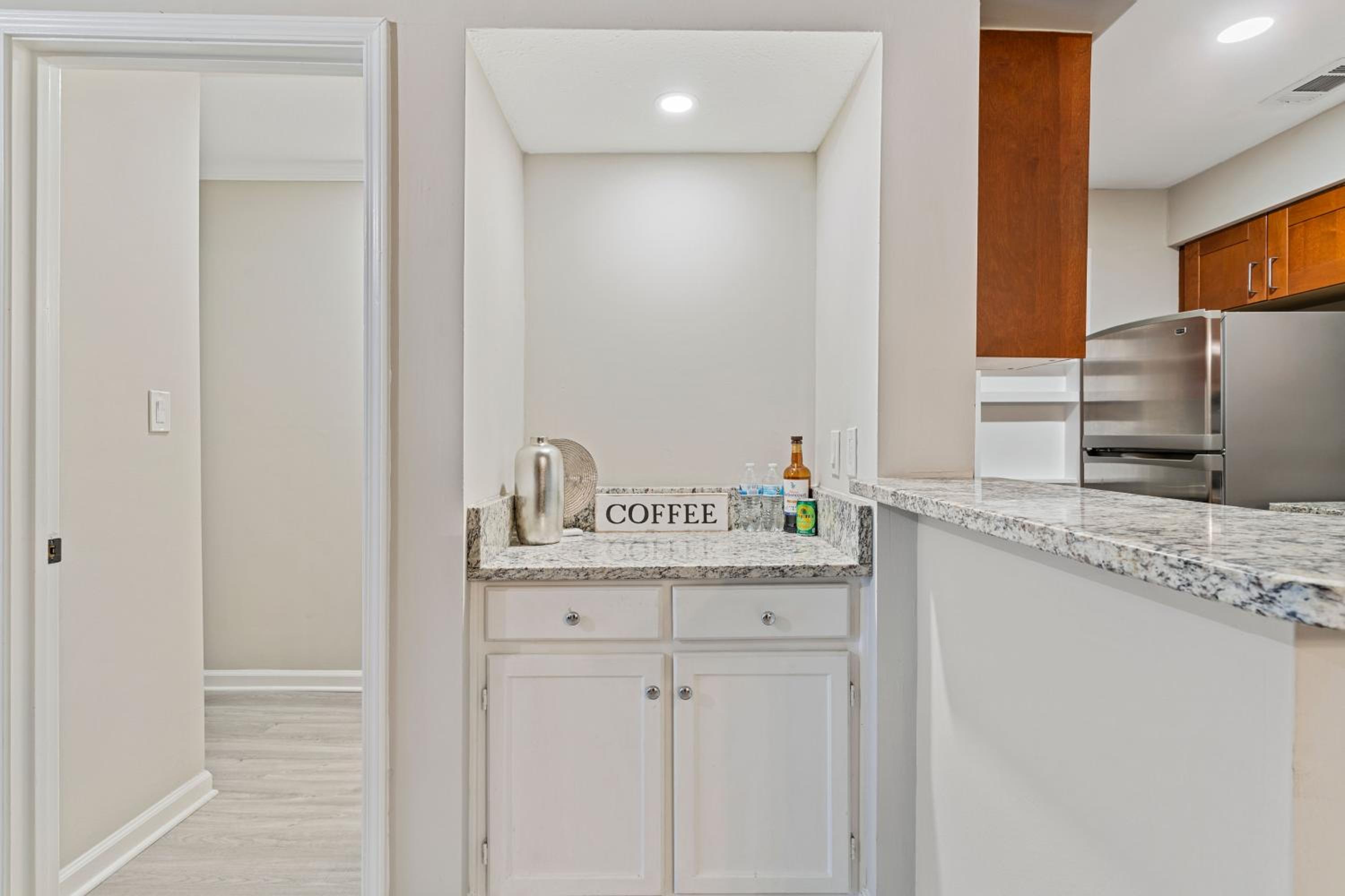 RM2 - 1bdr 1bath Cozy ensuite shared Condo