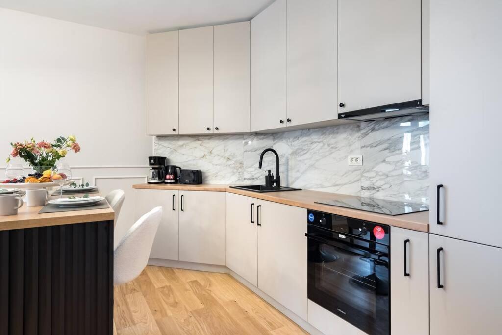 Stunning Views 3BR Sunny Flat - Amazing Terrace