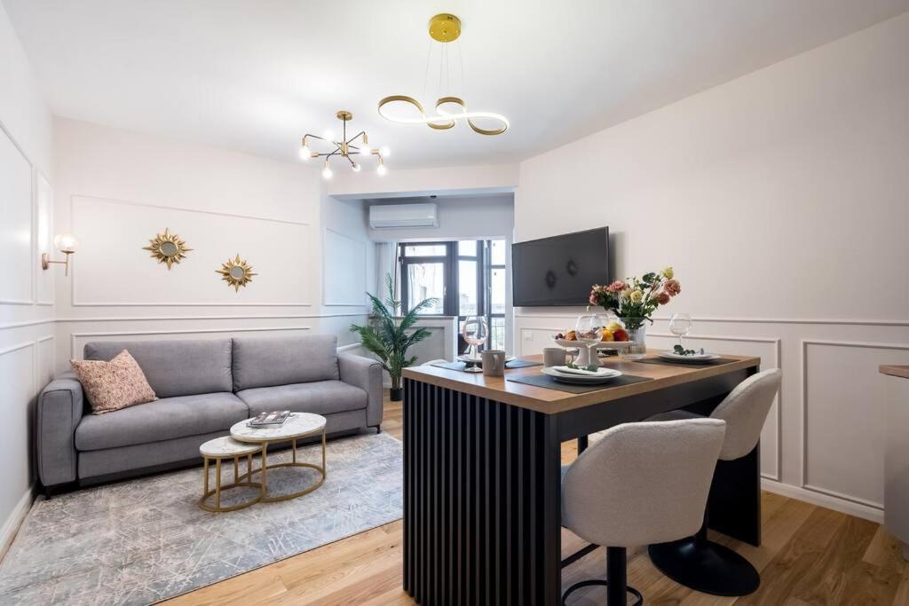 Stunning Views 3BR Sunny Flat - Amazing Terrace