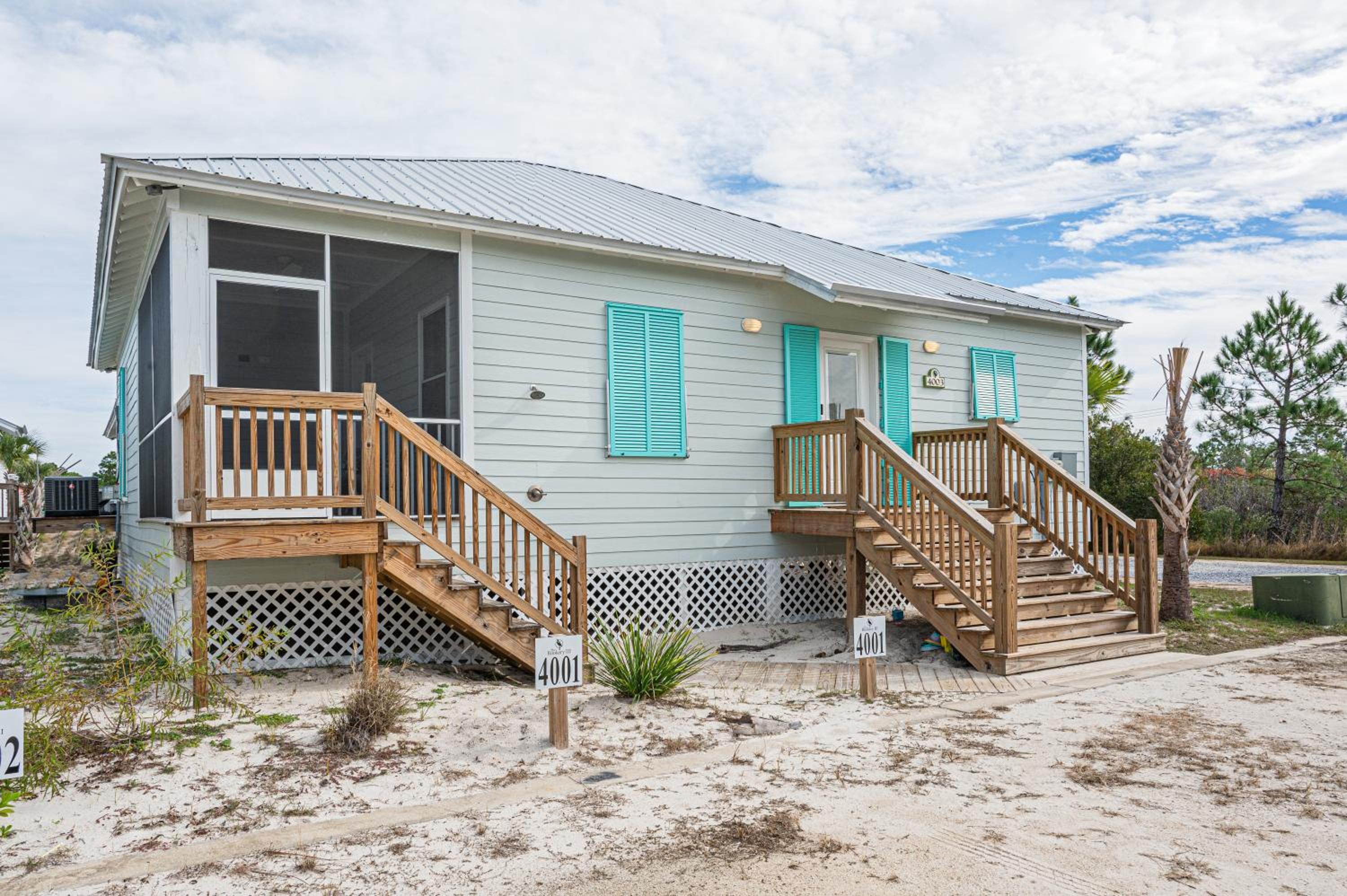 Cottage Beach House Steps From Beach 3 bedroom 2 bath