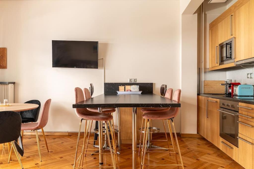 Amazing Huge Bright full 3BDR apt inAcropolis