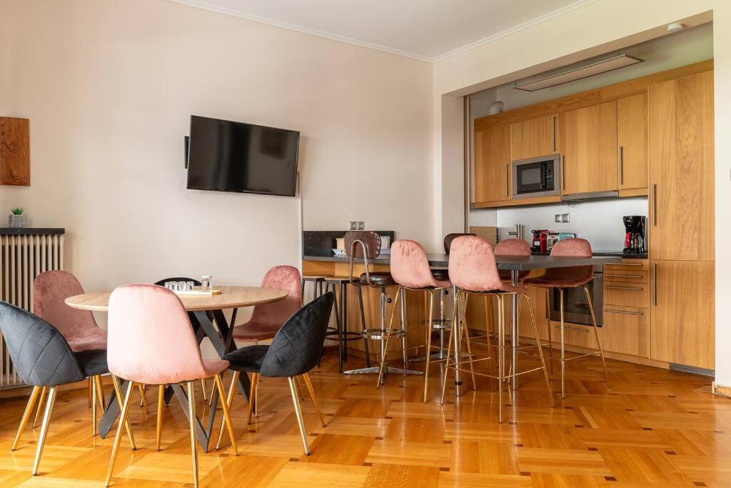 Amazing Huge Bright full 3BDR apt inAcropolis