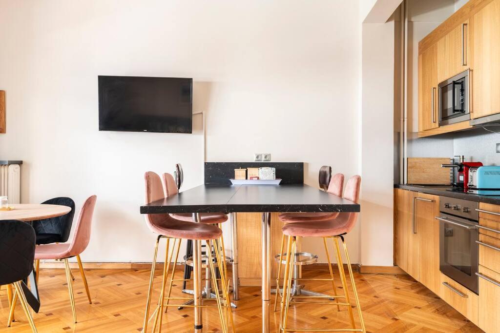 Amazing Huge Bright full 3BDR apt inAcropolis