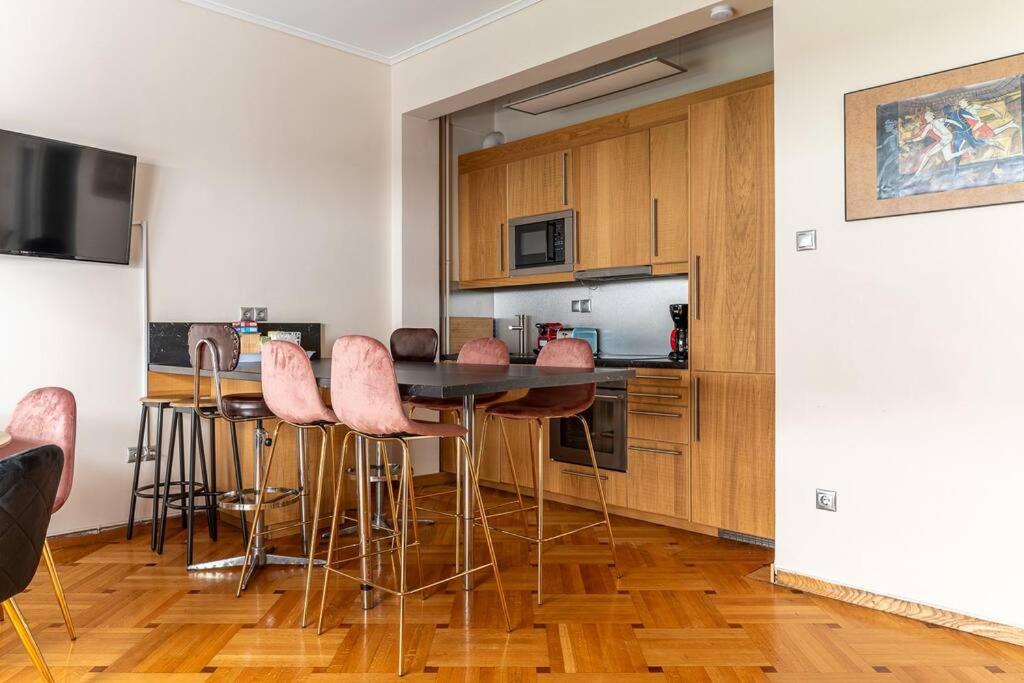 Amazing Huge Bright full 3BDR apt inAcropolis