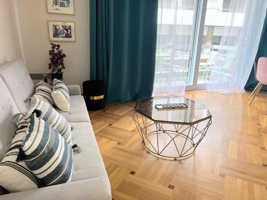 Amazing Huge Bright full 3BDR apt inAcropolis