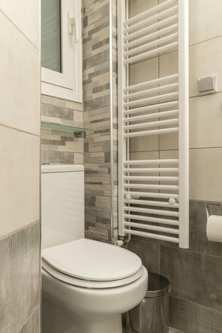 Amazing Huge Bright full 3BDR apt inAcropolis