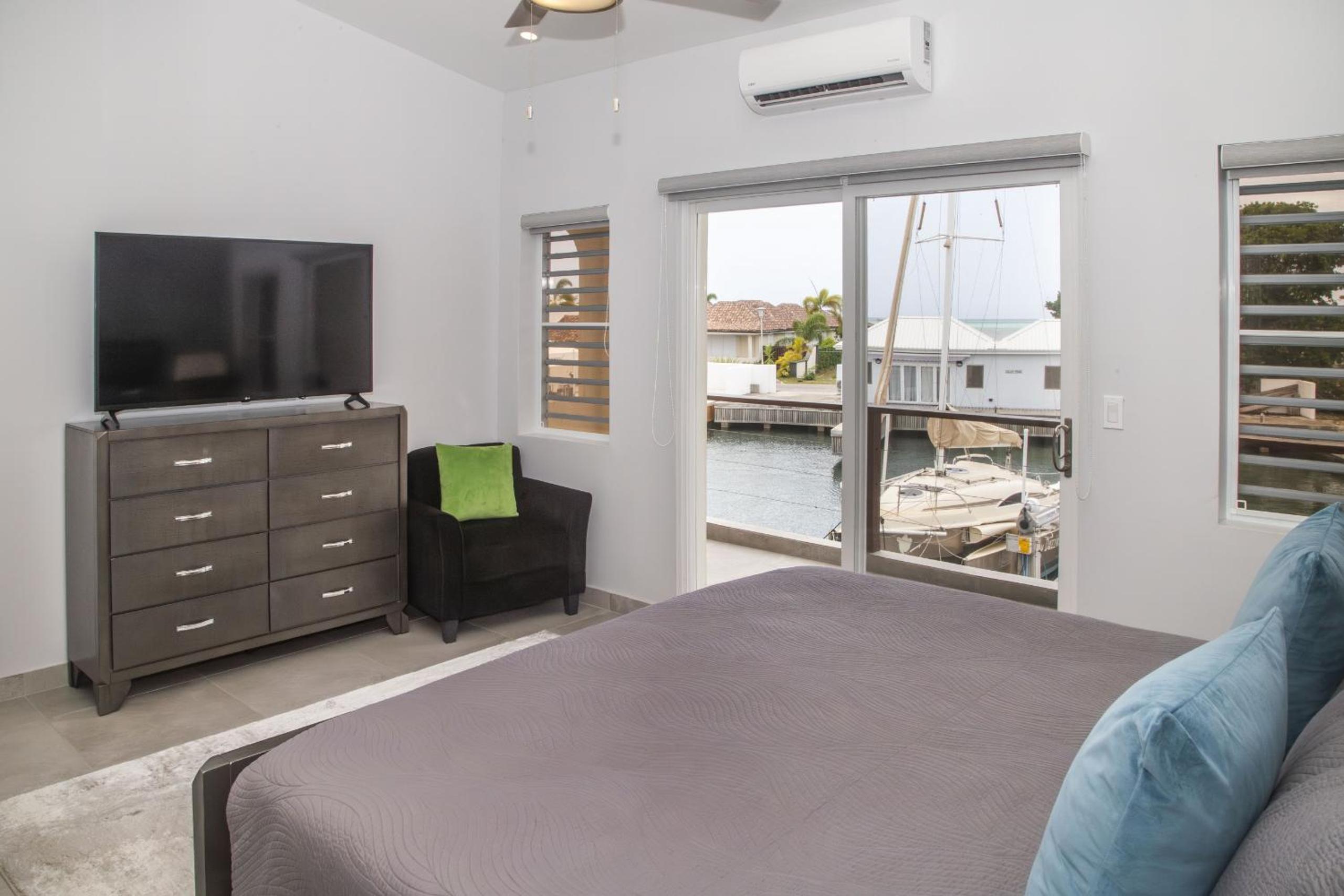 246C, South Finger, Waterfront
