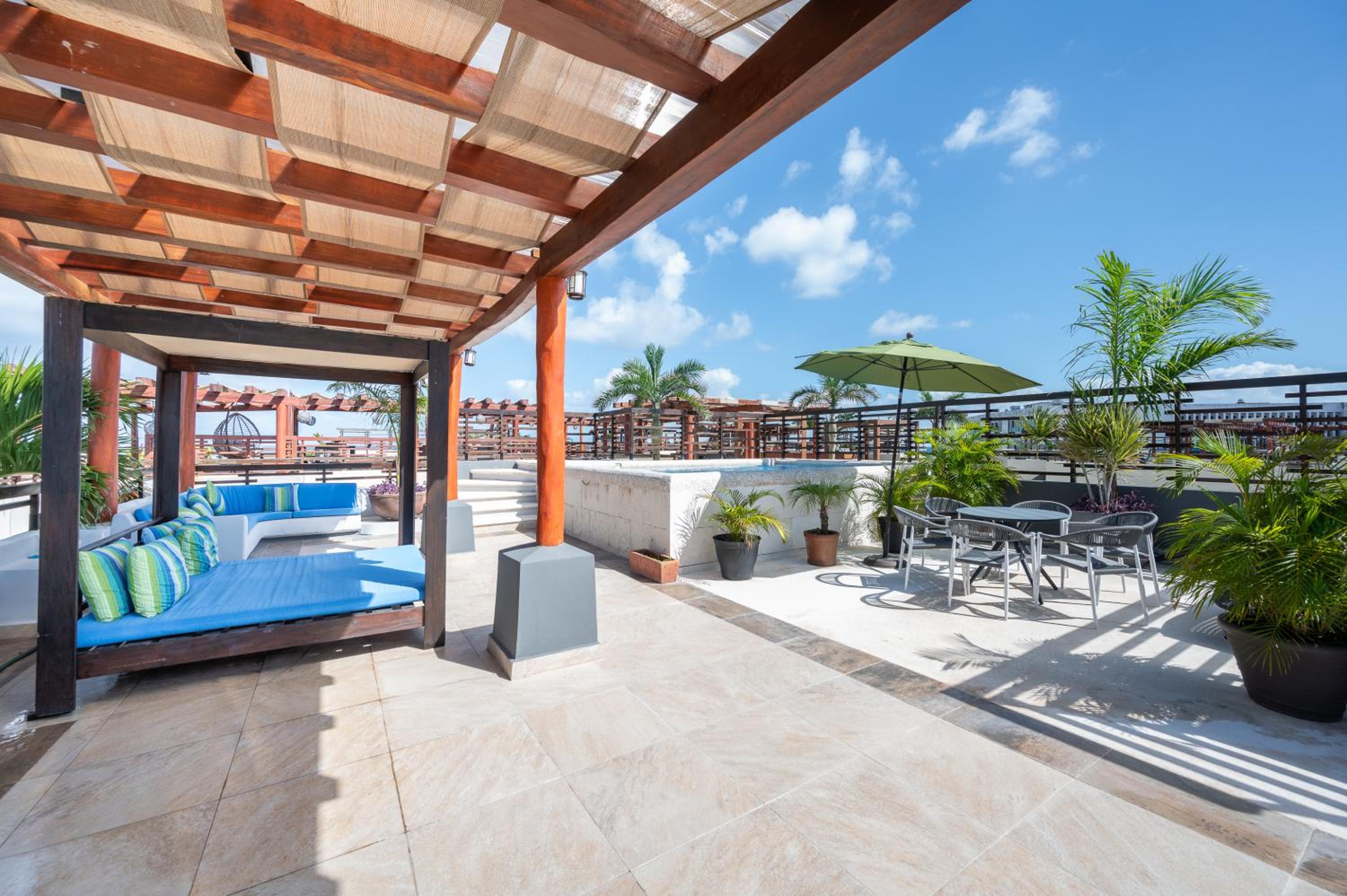 Hermoso Penthouse Aldea Thai view 5