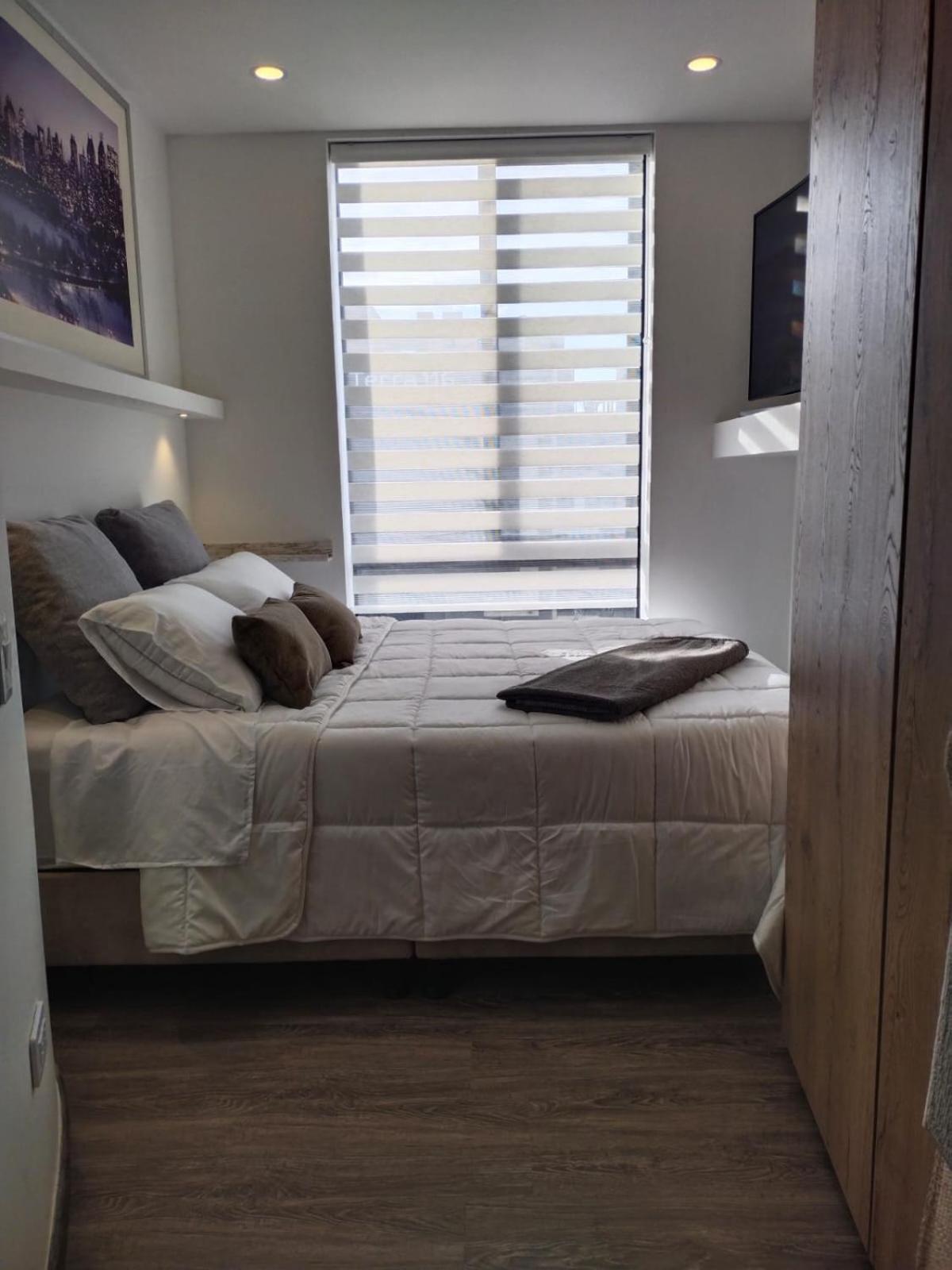 Soul Santa Bárbara, Top location, Caminando al Centro Comercial Unicentro, Suite de 20mts2, Cómoda cama Queen Size, Netflix y Wifi de fibra óptica con Cowo