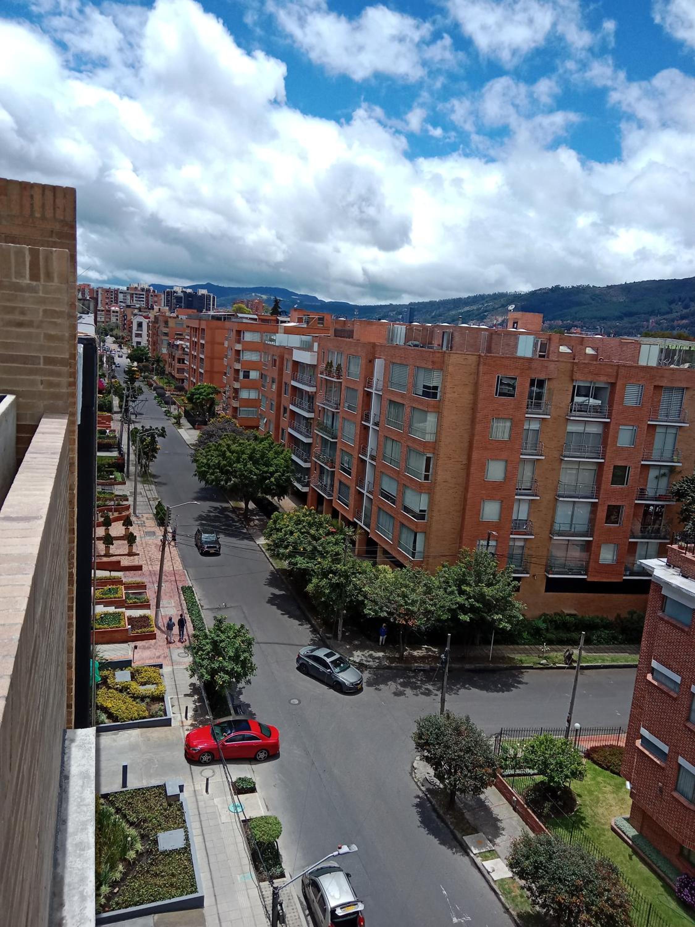 Soul Santa Bárbara, Top location, Caminando al Centro Comercial Unicentro, Suite de 20mts2, Cómoda cama Queen Size, Netflix y Wifi de fibra óptica con Cowo