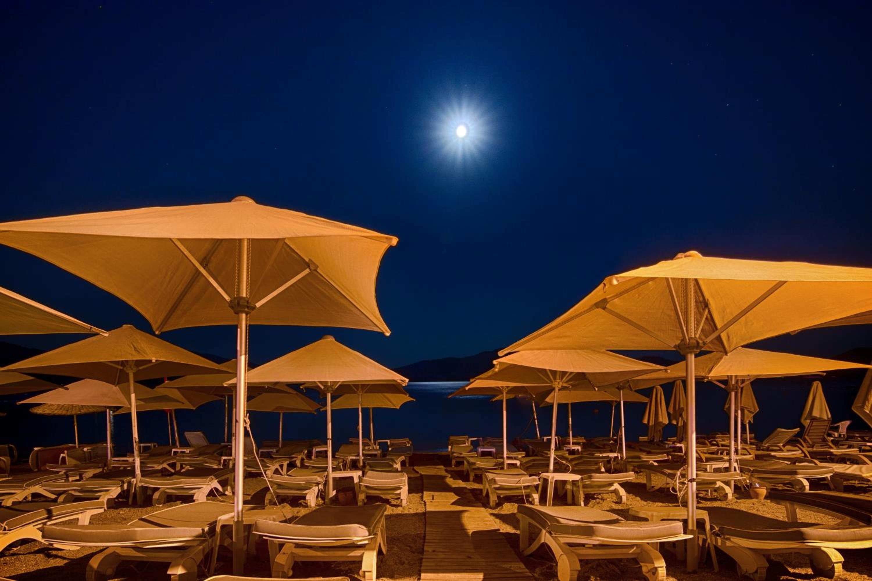 Romance Beach Hotel - Image 21
