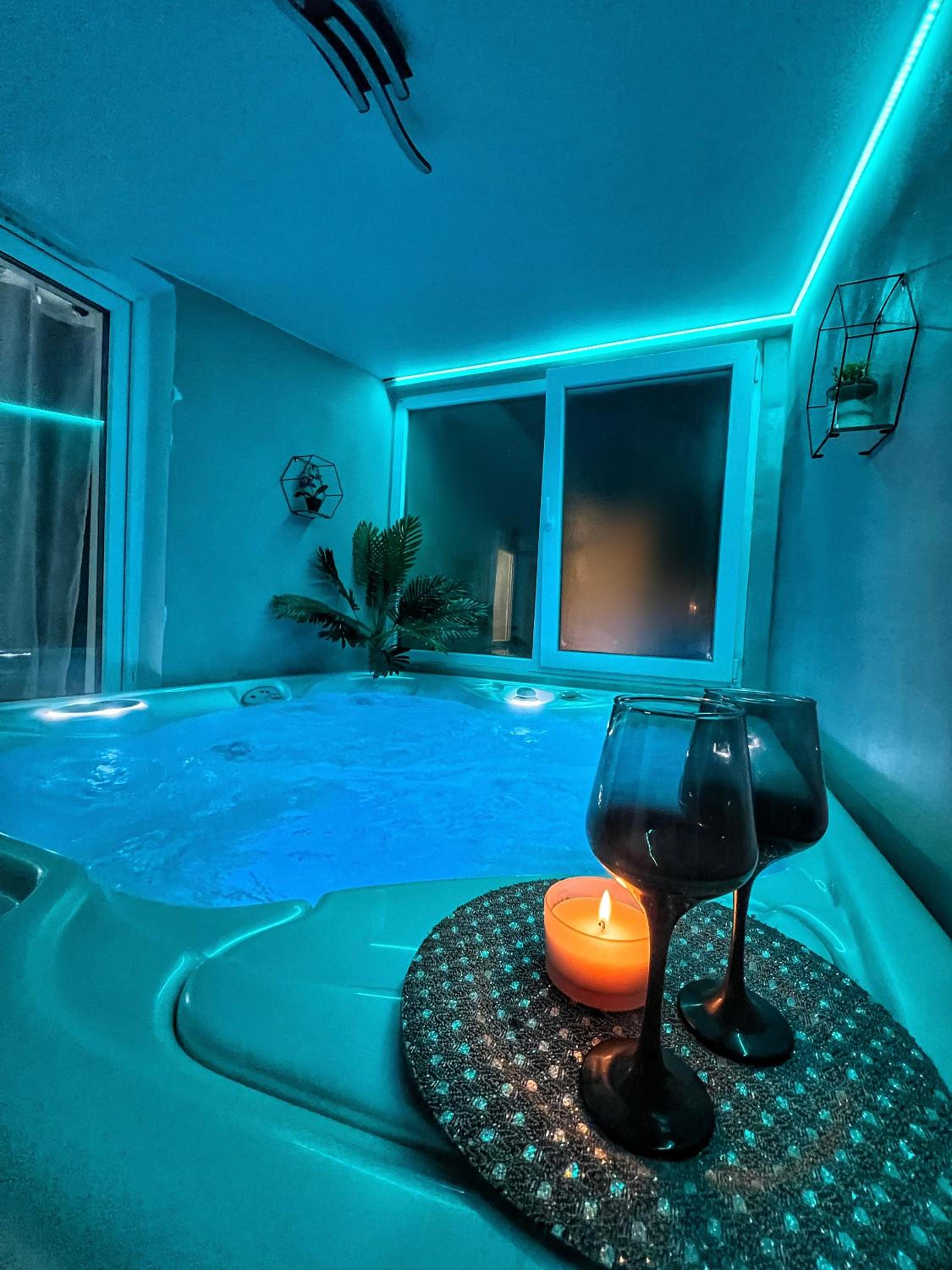 Luxor - Private Jacuzzi Boulevard Suites view 2