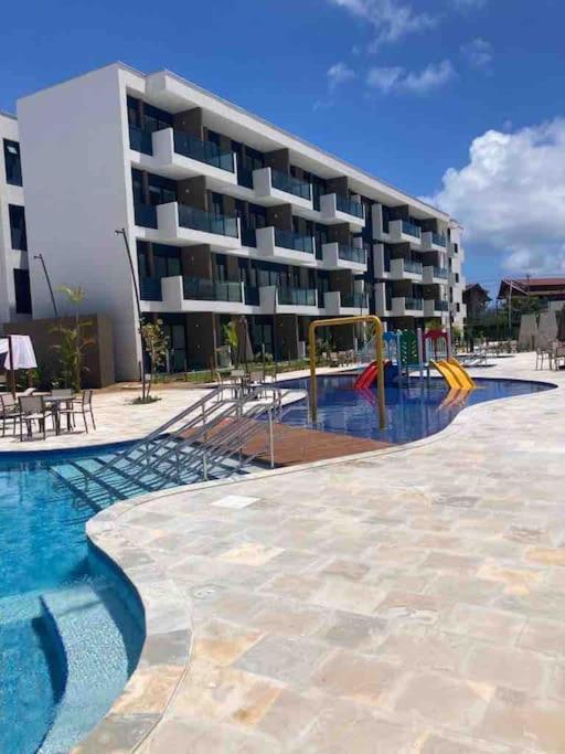 Resort em Porto de Galinhas- Flat Térreo Frente Piscinas- Muro Alto-B18