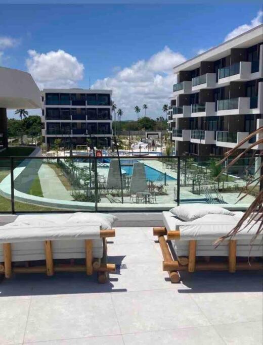 Resort em Porto de Galinhas- Flat Térreo Frente Piscinas- Muro Alto-B18