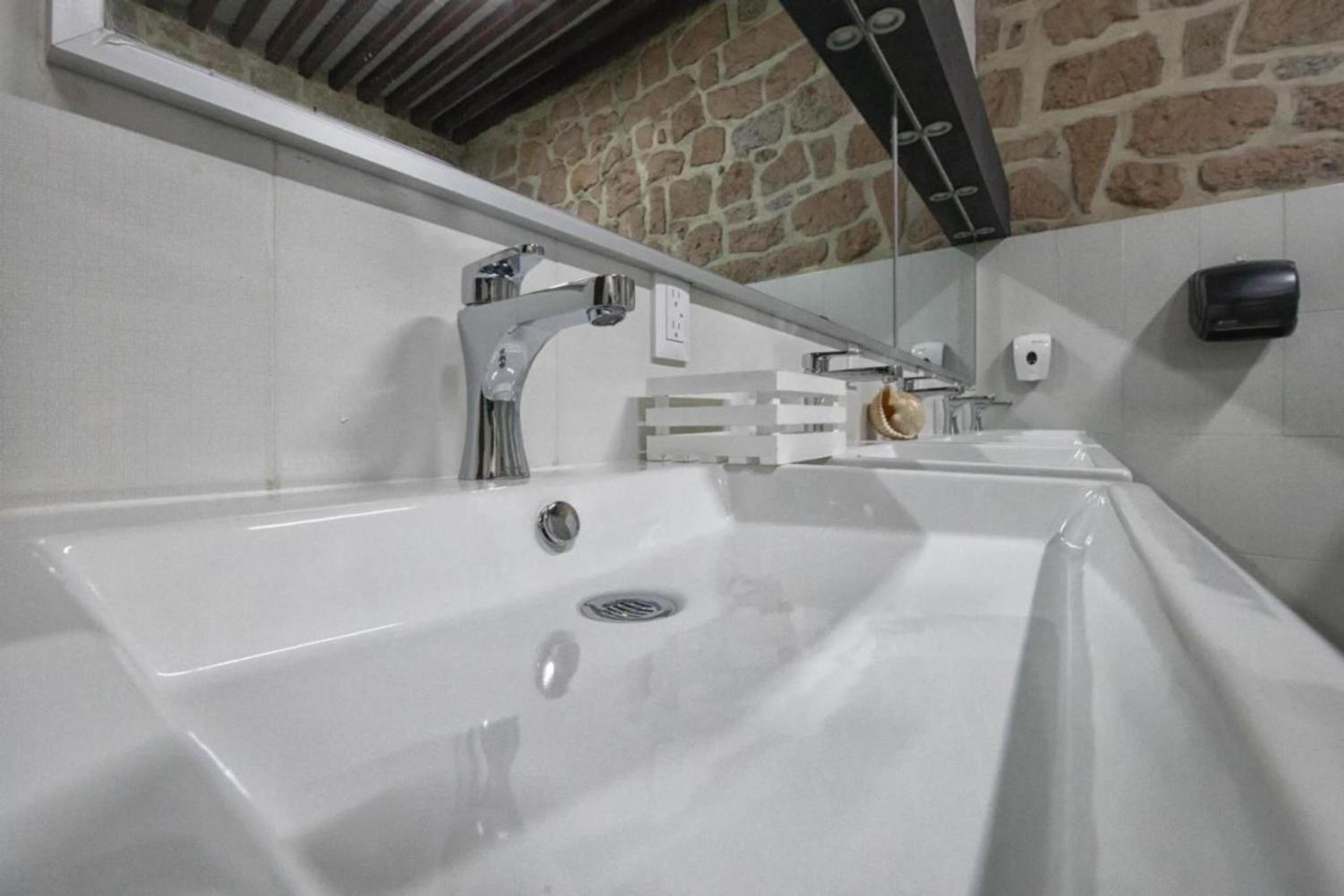 OYO Hostal Mich - Property Image 6