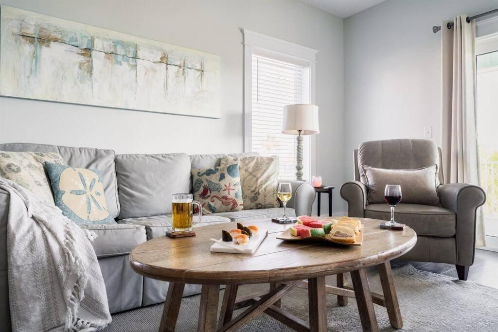 Green Family Bungalow! Beach Access, Pool, & Fishing Dock view 4